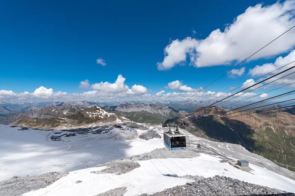 Горнолыжная станция в высоких Альпах — стоковое фото