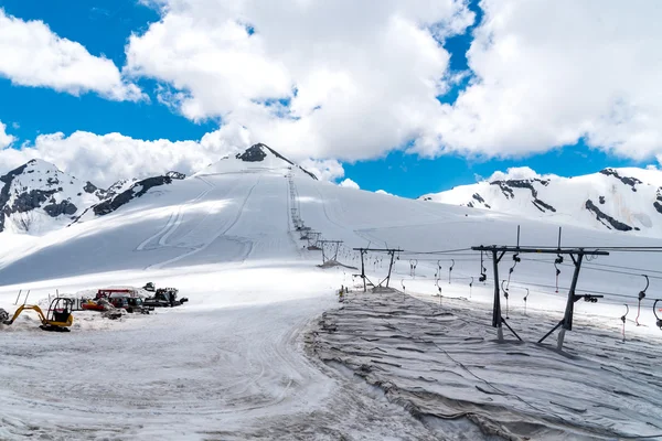 Горнолыжная станция в высоких Альпах — стоковое фото