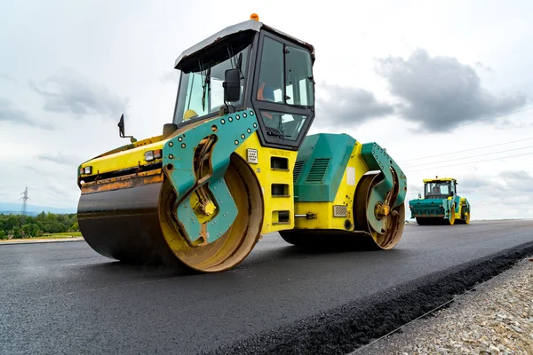 Road roller werken op de bouwplaats — Stockfoto