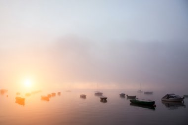 Gölün üzerinde gün batımı