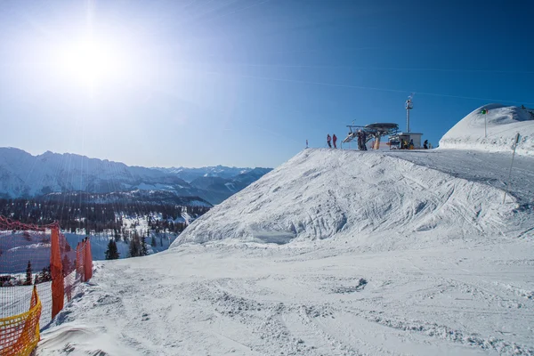 Zonsondergang over skistation — Stockfoto