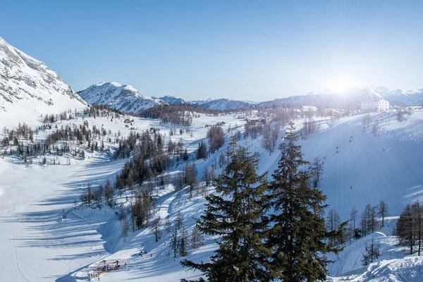 Naplemente alatt ski station — Stock Fotó