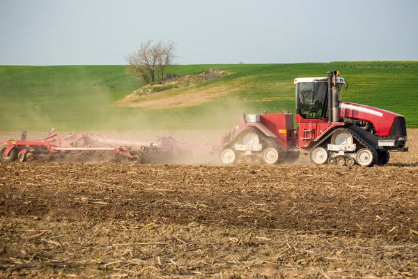 Tractor on the field — Stock Photo, Image