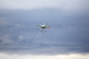 Kötü hava koşullarında uçan Dron