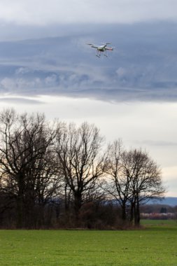 Kötü hava koşullarında uçan Dron