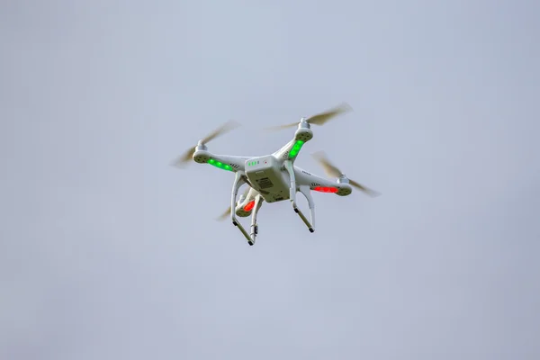 Dron volando libre — Foto de Stock