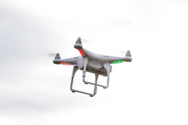 Dron volando libre — Foto de Stock