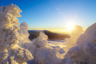 Dağların üzerinden gün batımı