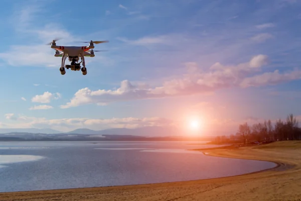 Drone guardando il tramonto — Foto Stock