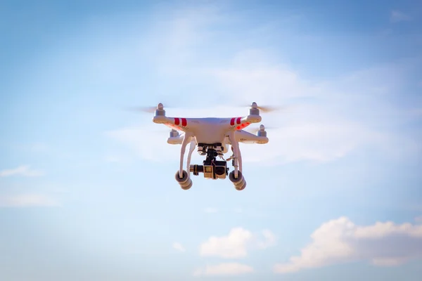 Drone voando — Fotografia de Stock