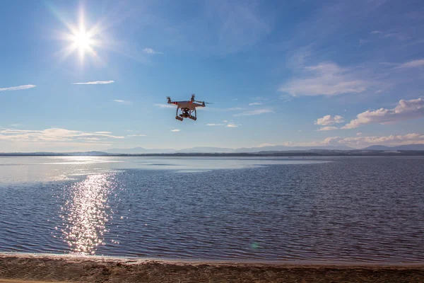 Drone observando o pôr do sol — Fotografia de Stock