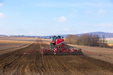 Bahar alan çalışır