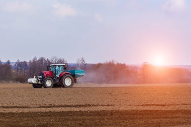 Bahar alan çalışır