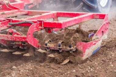 Bahar alan çalışır