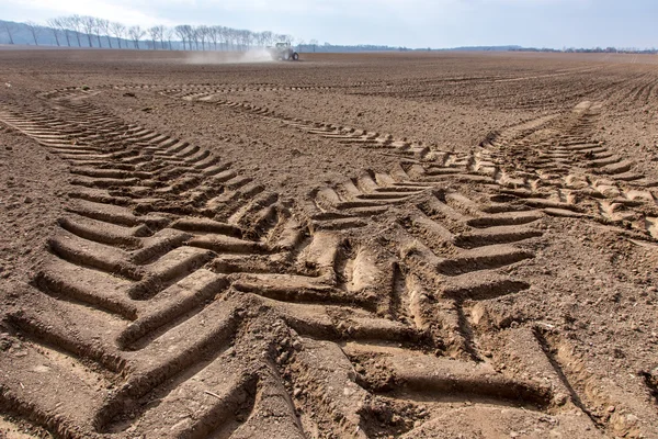 Rastros del tractor — Foto de Stock