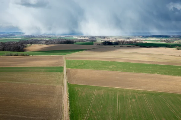 Storma över fältet — Stockfoto