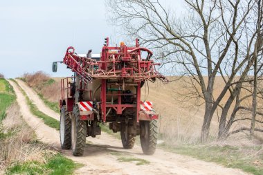 Herbisit üzerinde yeşil alana püskürtme