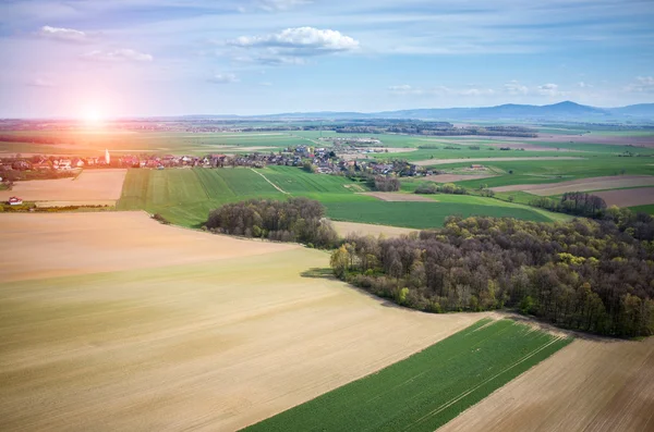 Zonsondergang over het veld — Stockfoto