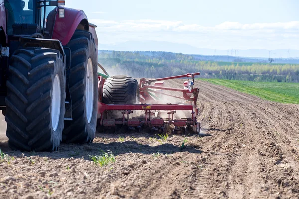 Tractor harrowing the field — Stock Photo, Image