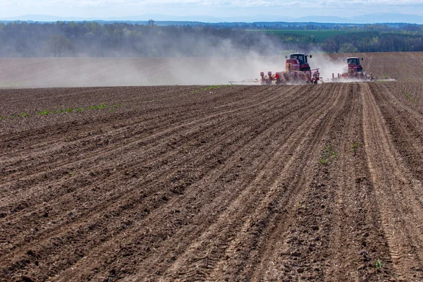 Tractor harrowing the field — Stock Photo, Image