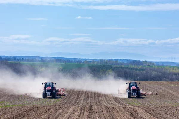 Tractor harrowing the field — Stock Photo, Image