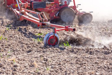 Alan üzücü traktör