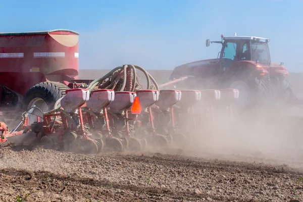 Tractor harrowing the field — Stock Photo, Image