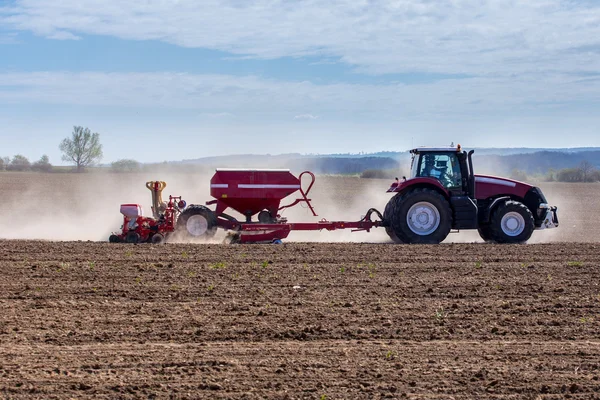 Tractor harrowing the field — Stock Photo, Image