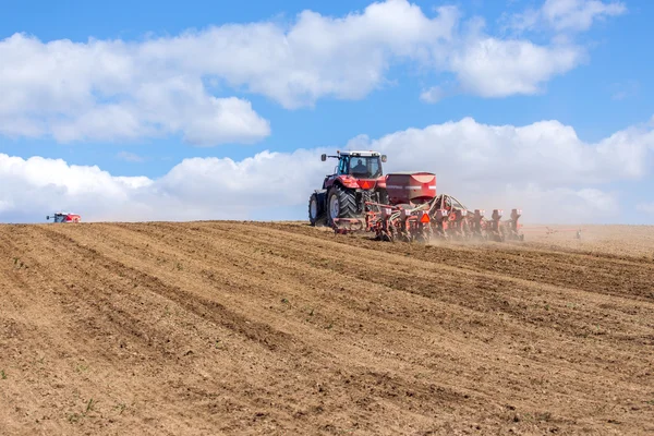 Tractor harrowing the field — Stock Photo, Image