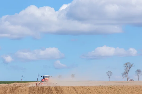 Tractor harrowing the field — Stock Photo, Image