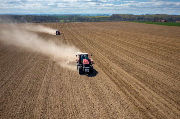 вид с воздуха на поле