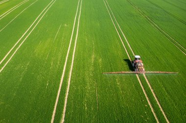 Traktörün havadan görünümü