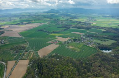 Küçük bir kasabada havadan görünümü