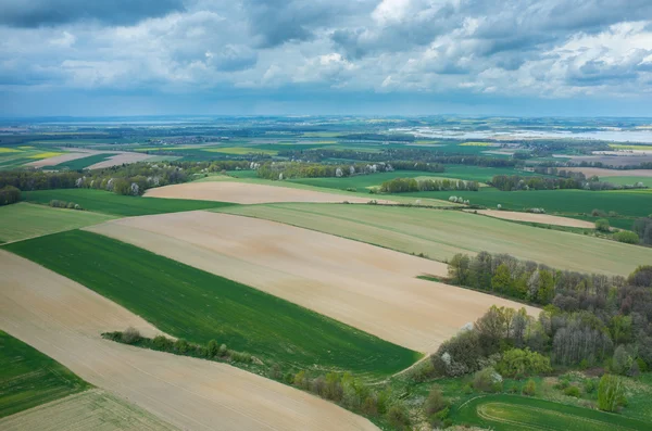 Вид с воздуха на маленькую деревню — стоковое фото