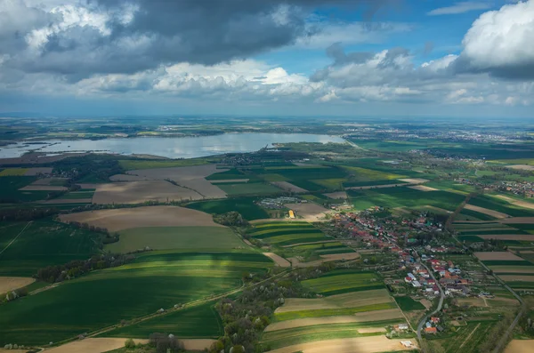 Vista aerea su un piccolo villaggio — Foto Stock