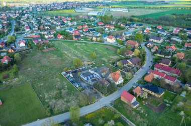 Şehre havadan görünümü