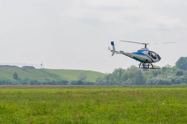 Pequeño helicóptero — Foto de Stock
