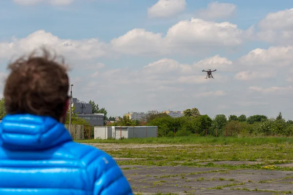 Controle van de drone pilot — Stockfoto