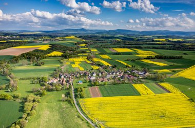 Şehre havadan görünümü