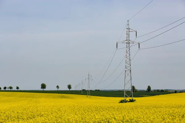 Powerlines tecavüz alan — Stok fotoğraf