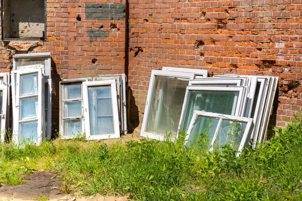 Ventanas rotas — Foto de Stock