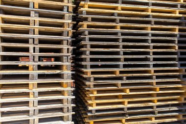 Paletleri yığını