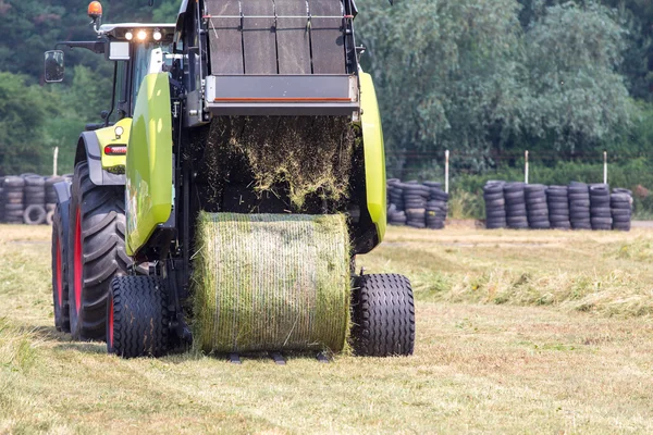 Round baler — Stock Photo, Image