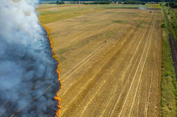 Fuego en el campo — Foto de Stock