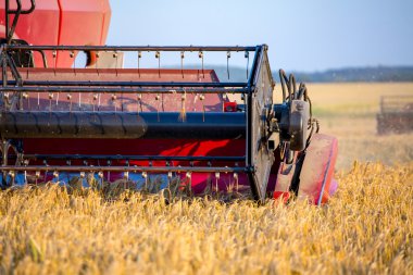 Arpa sahada çalışan birleştirme