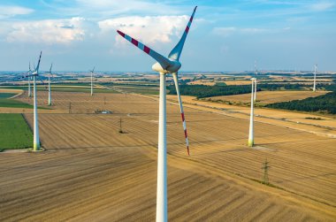 Yel değirmenleri üzerinde havadan görünümü