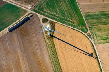 Yel değirmeni üzerinde havadan görünümü