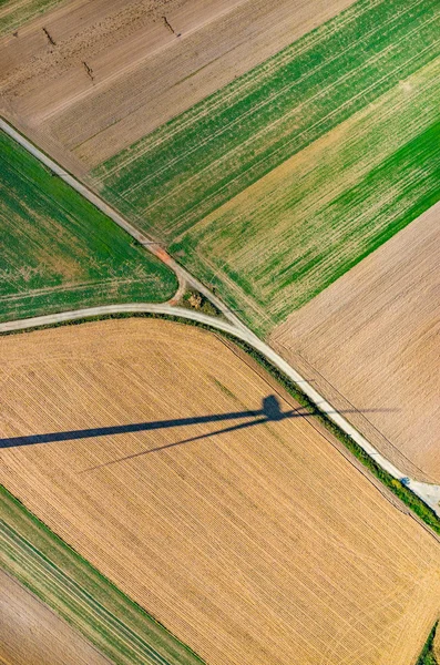 Luchtfoto op de windmolen shadow — Stockfoto