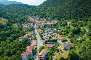Prato Carnico üzerinde havadan görünümü