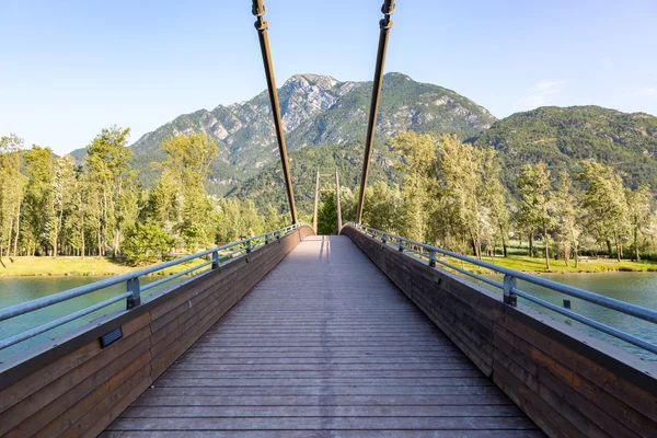 Brücke in den Bergen — Stockfoto